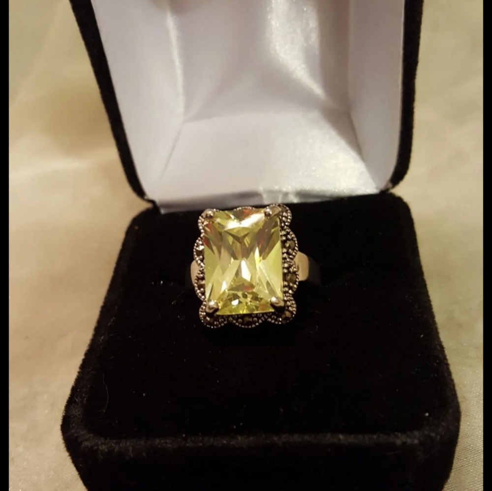 Silver Peridot & Marcasite ring